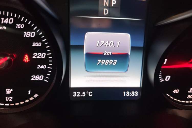 Used Mercedes-Benz GLC 2017 GLC 260 4MATIC Dynamic Edition Odometer Close Up