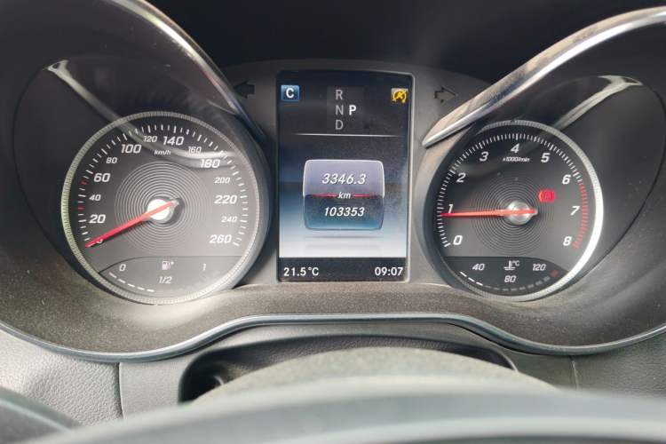 Used Mercedes-Benz GLC 2017 GLC 200 4MATIC Odometer Close Up