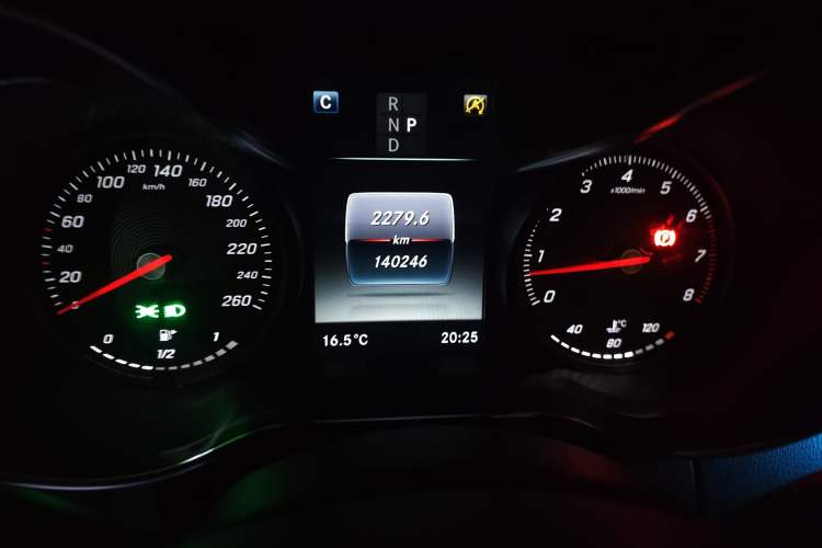 Used Mercedes-Benz GLC 2017 GLC 260 4MATIC Luxury Model Odometer Close Up