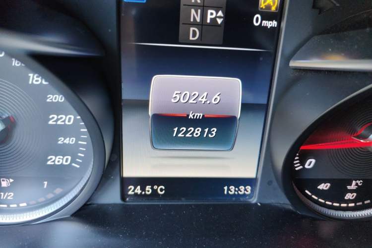 Used Mercedes-Benz GLC 2017 GLC 260 4MATIC Dynamic Edition Odometer Close Up