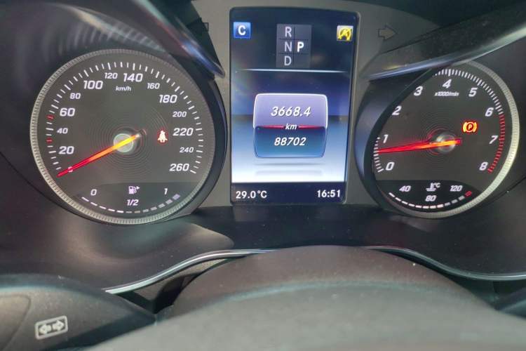 Used Mercedes-Benz GLC 2017 GLC 300 4MATIC Sport Edition Odometer Close Up