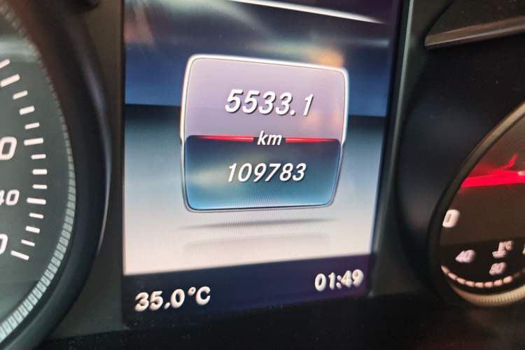 Used Mercedes-Benz GLC 2017 GLC 200 4MATIC Odometer Close Up