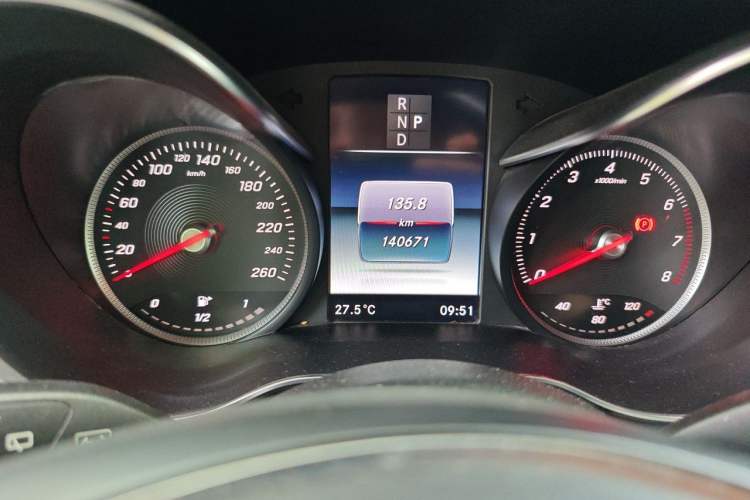 Used Mercedes-Benz GLC 2017 GLC 260 4MATIC Dynamic Edition Odometer Close Up