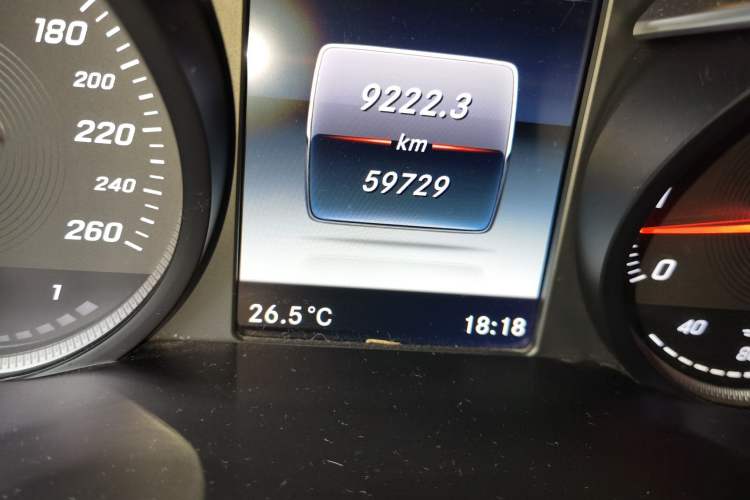 Used Mercedes-Benz GLC 2017 GLC 260 4MATIC Luxury Model Odometer Close Up