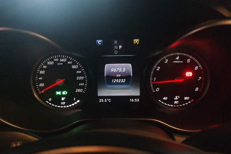 Used Mercedes-Benz GLC 2017 GLC 260 4MATIC Dynamic Edition Odometer Close Up
