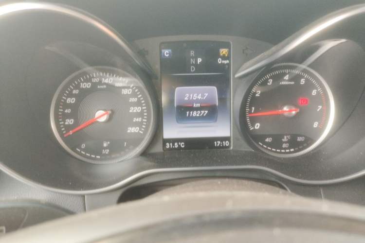 Used Mercedes-Benz GLC 2017 GLC 260 4MATIC Luxury Model Odometer Close Up