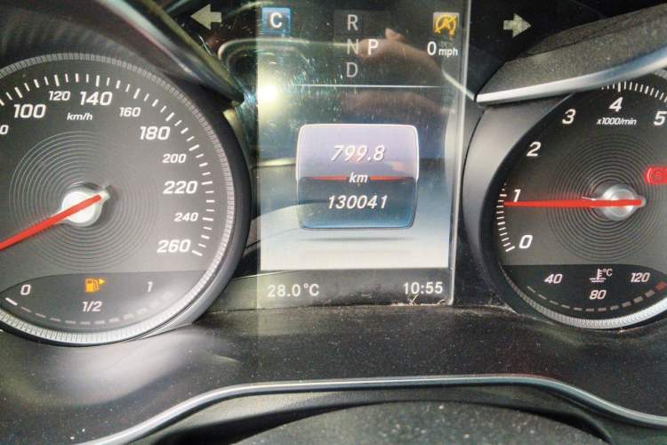 Used Mercedes-Benz GLC 2017 GLC 260 4MATIC Dynamic Edition Odometer Close Up
