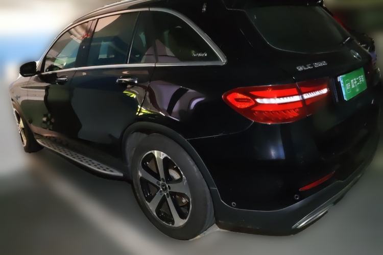 Used Mercedes-Benz GLC 2017 GLC 260 4MATIC Luxury Model Rear Left 45 Deg