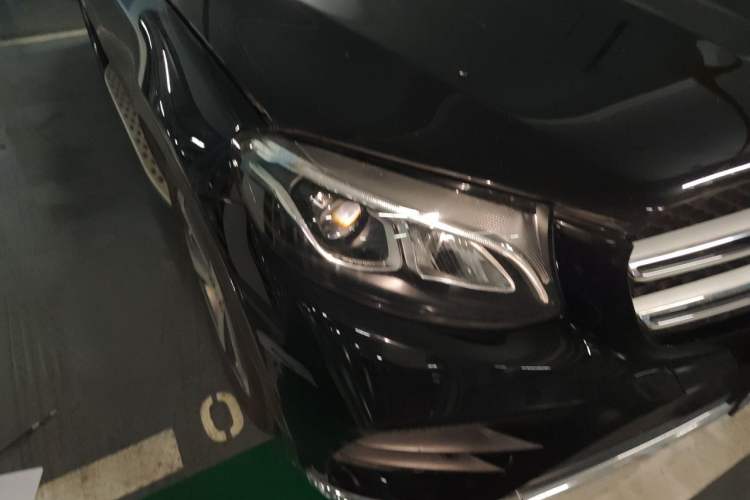 Used Mercedes-Benz GLC 2017 GLC 260 4MATIC Luxury Model Right Front Headlight
