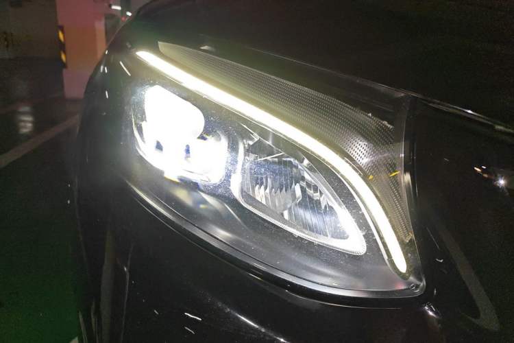 Used Mercedes-Benz GLC 2017 GLC 260 4MATIC Luxury Model Right Front Headlight