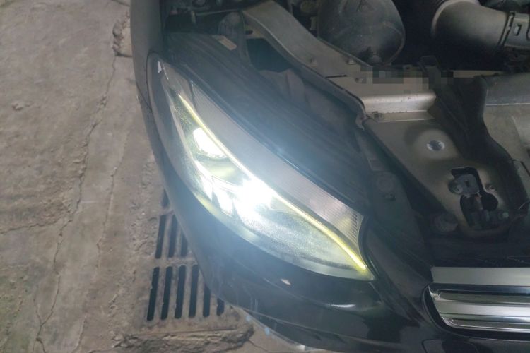 Used Mercedes-Benz GLC 2017 GLC 260 4MATIC Luxury Model Right Front Headlight