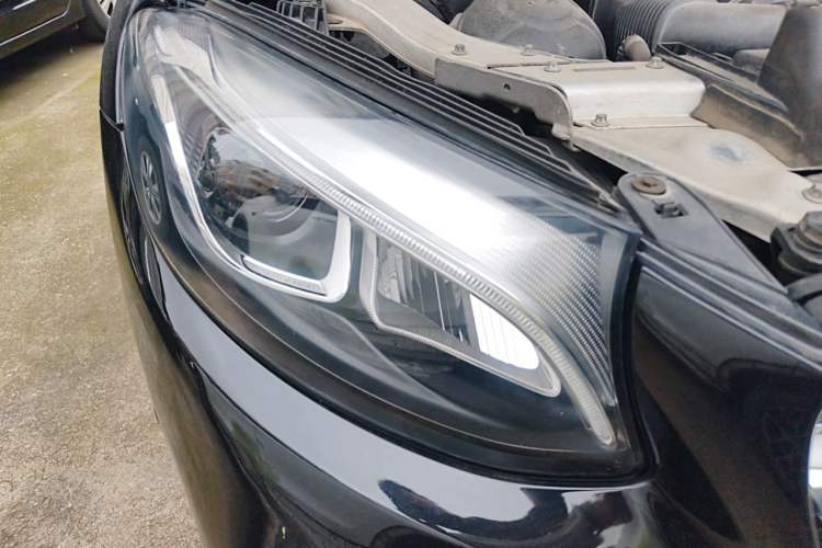 Used Mercedes-Benz GLC 2017 GLC 260 4MATIC Dynamic Edition Right Front Headlight