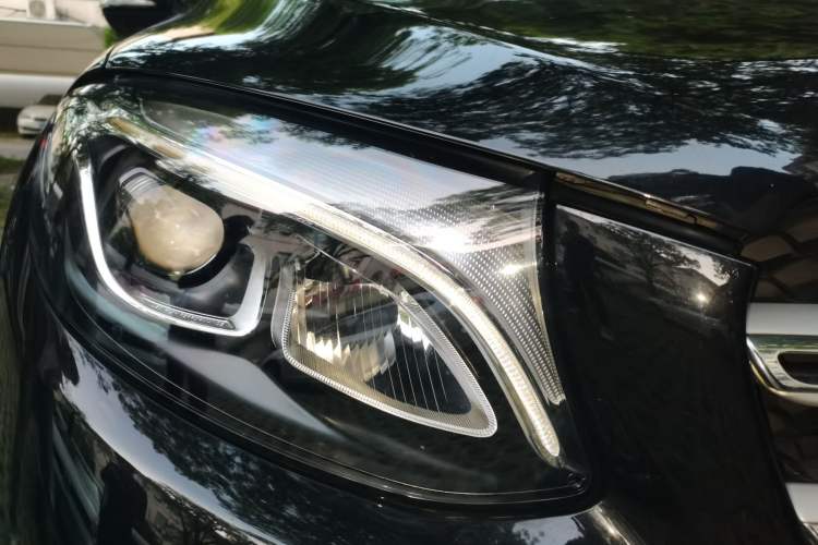 Used Mercedes-Benz GLC 2017 GLC 260 4MATIC Luxury Model Right Front Headlight