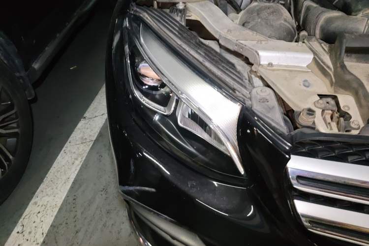 Used Mercedes-Benz GLC 2017 GLC 260 4MATIC Luxury Model Right Front Headlight