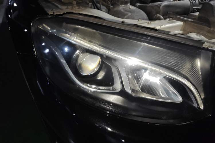 Used Mercedes-Benz GLC 2017 GLC 260 4MATIC Luxury Model Right Front Headlight
