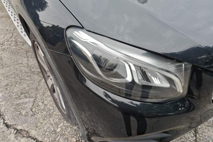 Used Mercedes-Benz GLC 2017 GLC 260 4MATIC Luxury Model Right Front Headlight