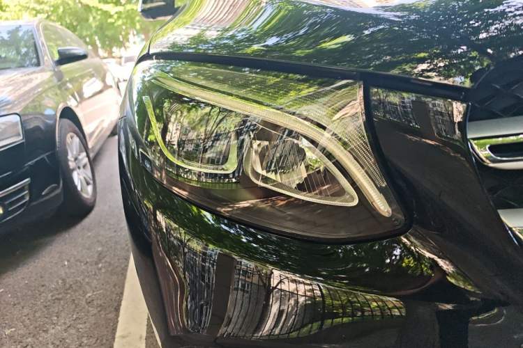 Used Mercedes-Benz GLC 2017 GLC 260 4MATIC Luxury Model Right Front Headlight