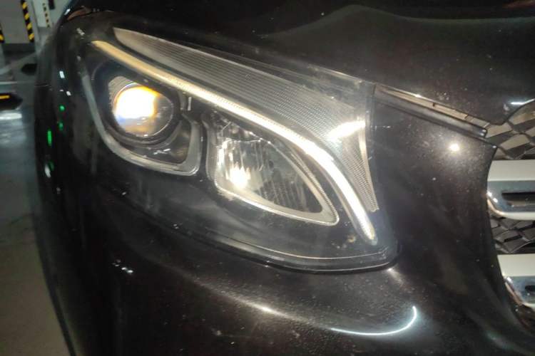 Used Mercedes-Benz GLC 2017 GLC 260 4MATIC Luxury Model Right Front Headlight