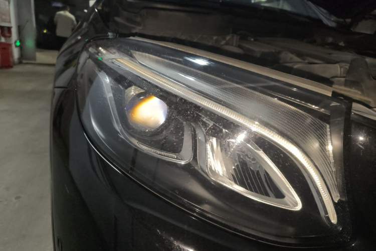 Used Mercedes-Benz GLC 2017 GLC 260 4MATIC Luxury Model Right Front Headlight