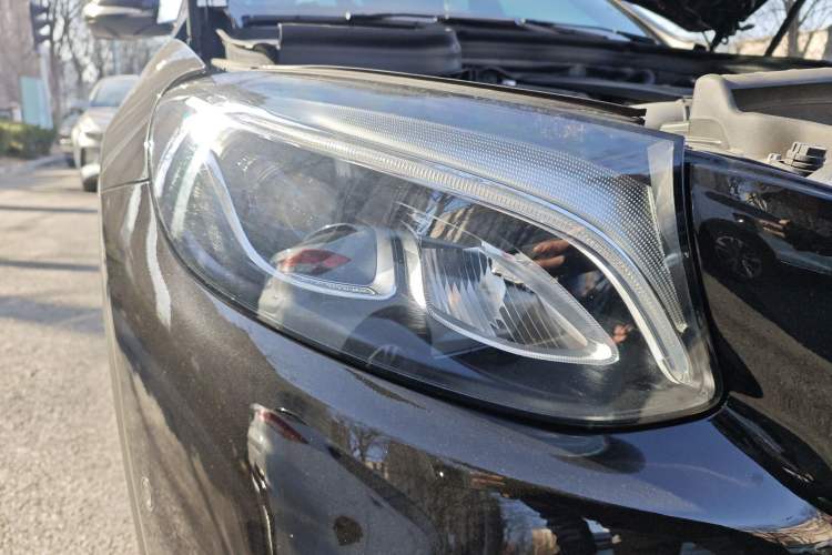 Used Mercedes-Benz GLC 2017 GLC 260 4MATIC Luxury Model Right Front Headlight