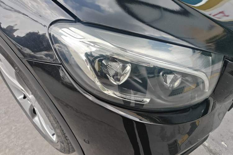 Used Mercedes-Benz GLC 2017 GLC 300 4MATIC Luxury Model Right Front Headlight