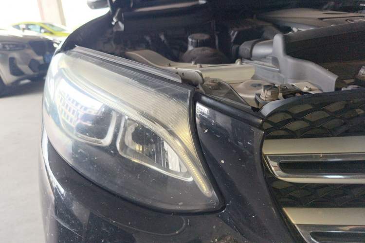 Used Mercedes-Benz GLC 2017 GLC 260 4MATIC Luxury Model Right Front Headlight