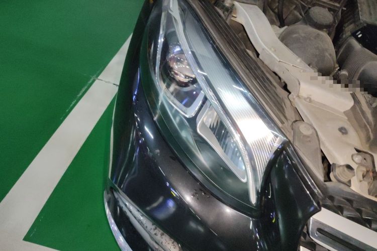 Used Mercedes-Benz GLC 2017 GLC 260 4MATIC Luxury Model Right Front Headlight