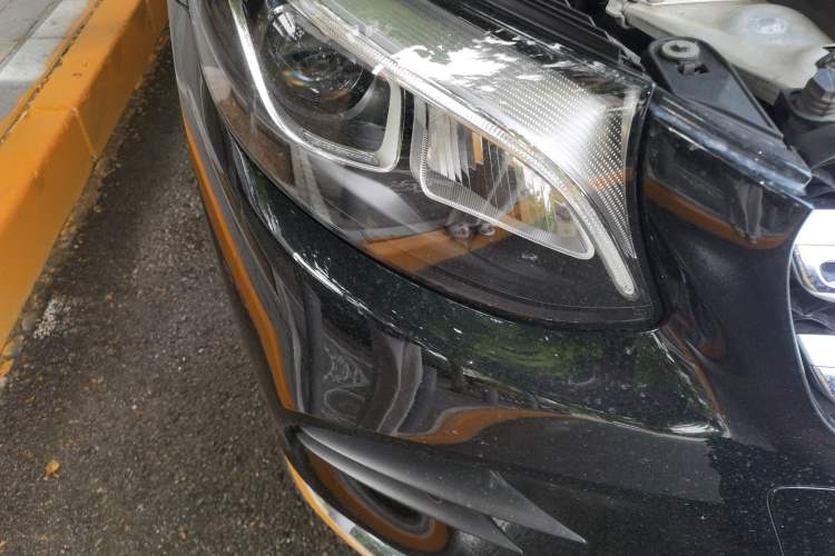 Used Mercedes-Benz GLC 2017 GLC 260 4MATIC Luxury Model Right Front Headlight