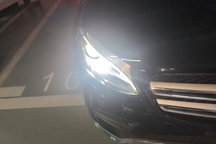 Used Mercedes-Benz GLC 2017 GLC 260 4MATIC Dynamic Edition Right Front Headlight