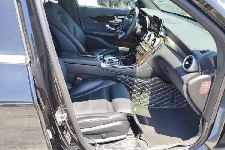 Used Mercedes-Benz GLC 2017 GLC 260 4MATIC Dynamic Edition Right Front Seat