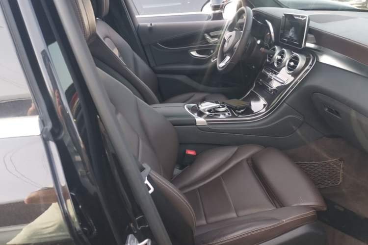 Used Mercedes-Benz GLC 2017 GLC 260 4MATIC Dynamic Edition Right Front Seat