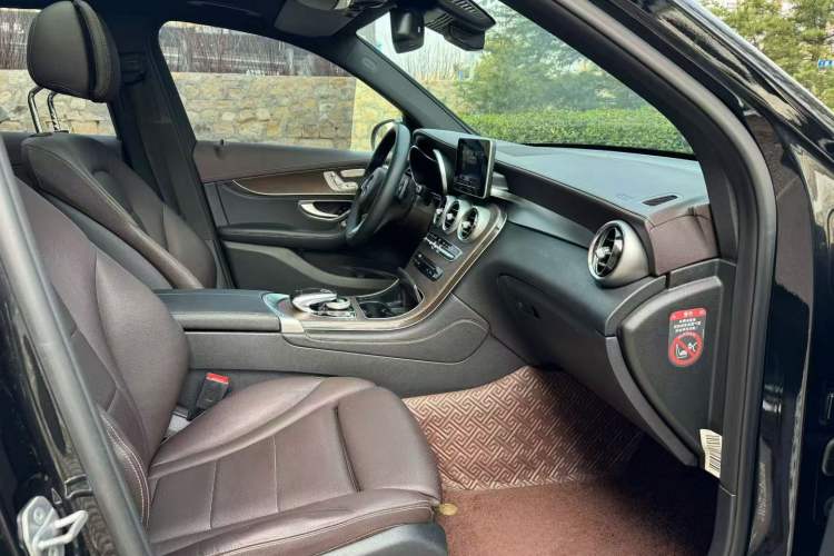 Used Mercedes-Benz GLC 2017 GLC 300 4MATIC Sport Edition Right Front Seat