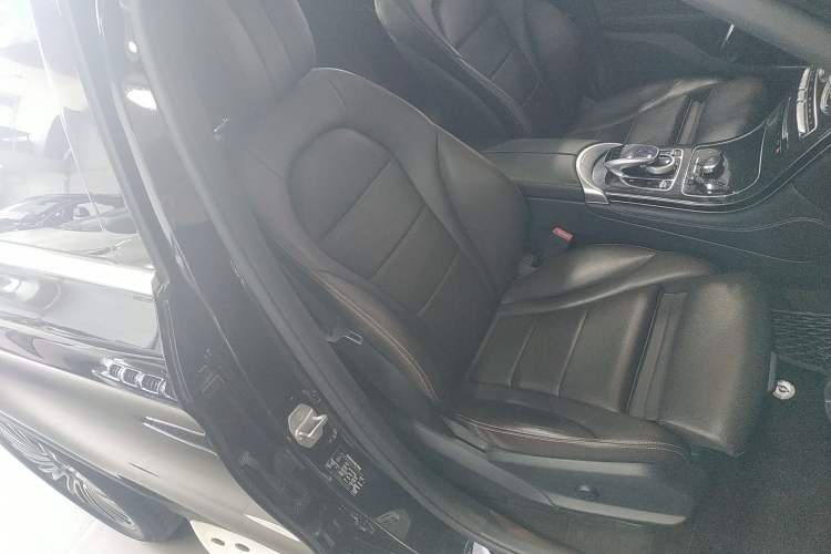 Used Mercedes-Benz GLC 2017 GLC 260 4MATIC Dynamic Edition Right Front Seat