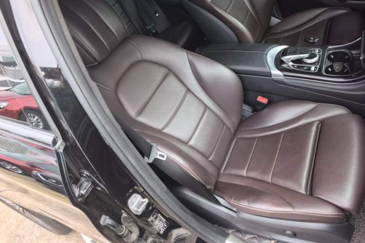 Used Mercedes-Benz GLC 2017 GLC 260 4MATIC Dynamic Edition Right Front Seat