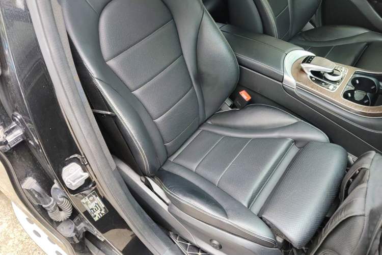 Used Mercedes-Benz GLC 2017 GLC 300 4MATIC Sport Edition Right Front Seat