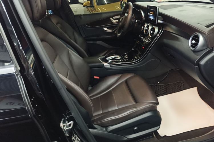 Used Mercedes-Benz GLC 2017 GLC 260 4MATIC Dynamic Edition Right Front Seat