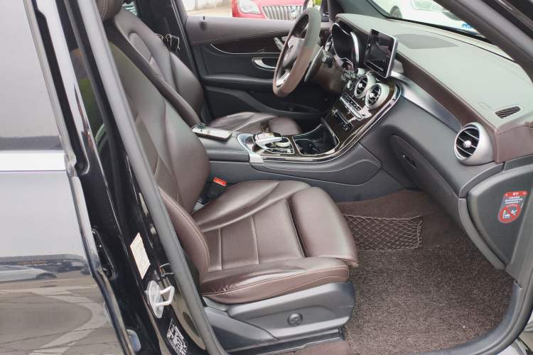Used Mercedes-Benz GLC 2017 GLC 260 4MATIC Dynamic Edition Right Front Seat