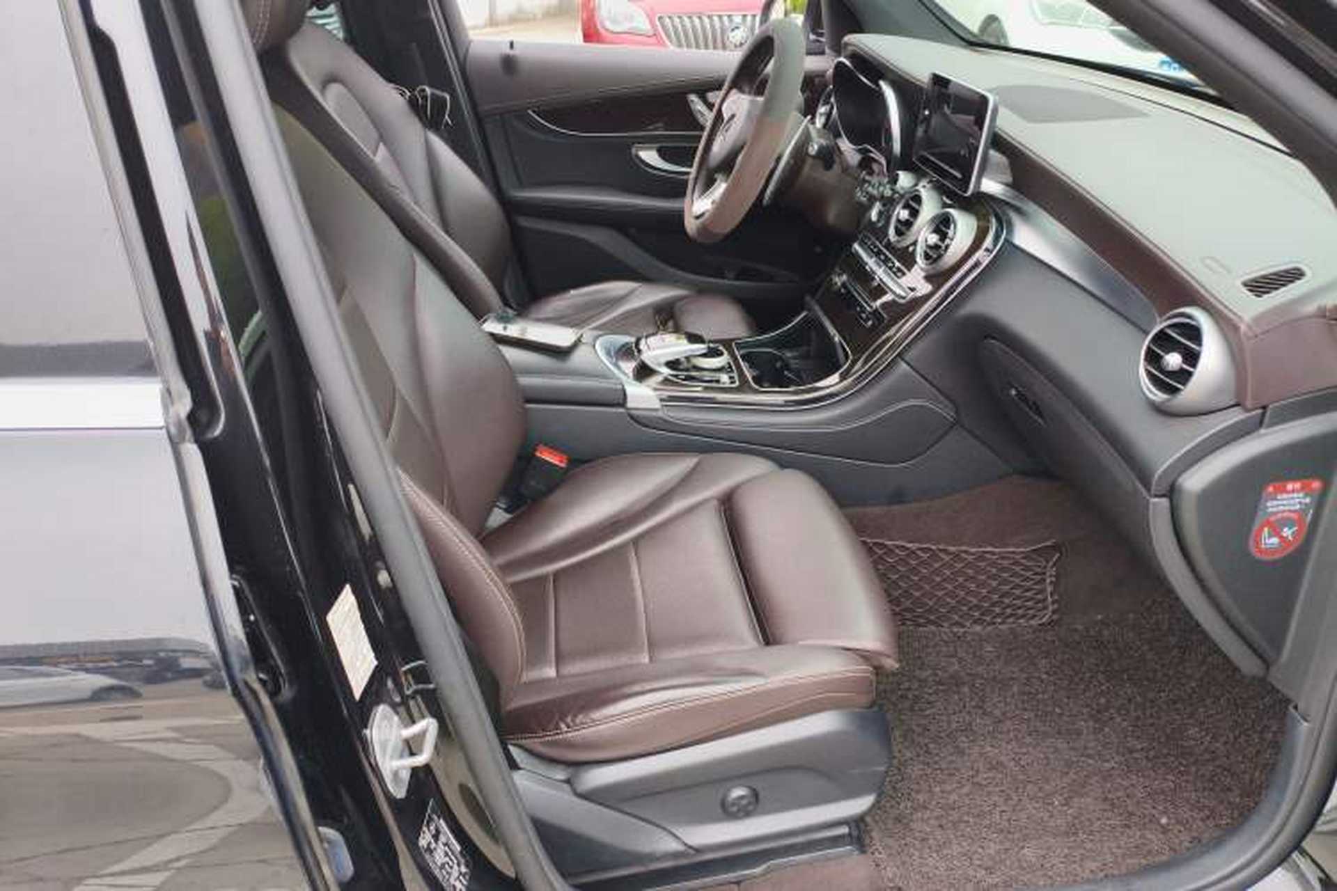 Used Mercedes-Benz GLC 2017 GLC 260 4MATIC Dynamic Edition Right Front Seat