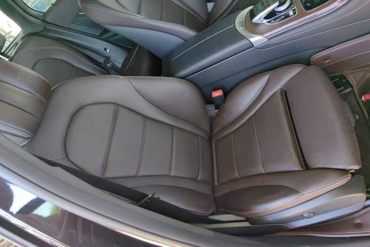 Used Mercedes-Benz GLC 2017 GLC 300 4MATIC Sport Edition Right Front Seat
