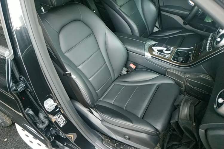 Used Mercedes-Benz GLC 2017 GLC 260 4MATIC Dynamic Edition Right Front Seat