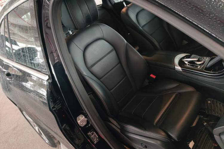Used Mercedes-Benz GLC 2017 GLC 260 4MATIC Luxury Model Right Front Seat