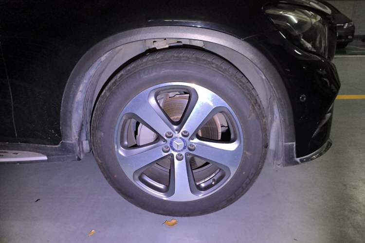 Used Mercedes-Benz GLC 2017 GLC 260 4MATIC Luxury Model Right Front Wheel Hub
