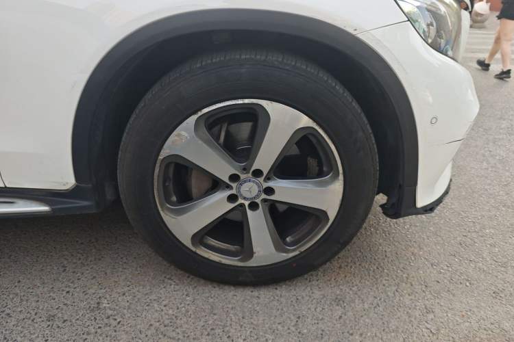 Used Mercedes-Benz GLC 2017 GLC 300 4MATIC Sport Edition Right Front Wheel Hub