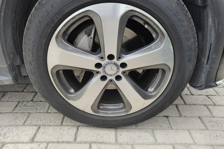 Used Mercedes-Benz GLC 2017 GLC 300 4MATIC Sport Edition Right Front Wheel Hub