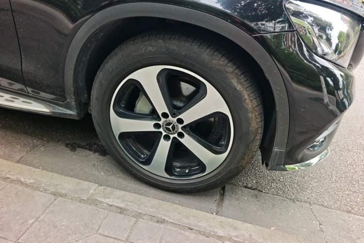 Used Mercedes-Benz GLC 2017 GLC 260 4MATIC Luxury Model Right Front Wheel Hub