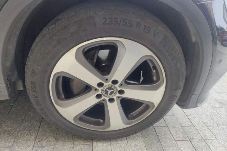 Used Mercedes-Benz GLC 2017 GLC 260 4MATIC Luxury Model Right Front Wheel Hub