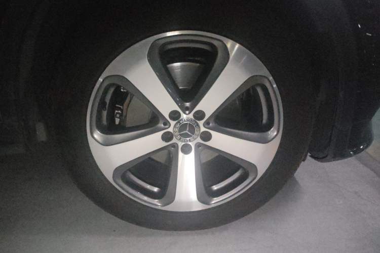 Used Mercedes-Benz GLC 2017 GLC 260 4MATIC Luxury Model Right Front Wheel Hub
