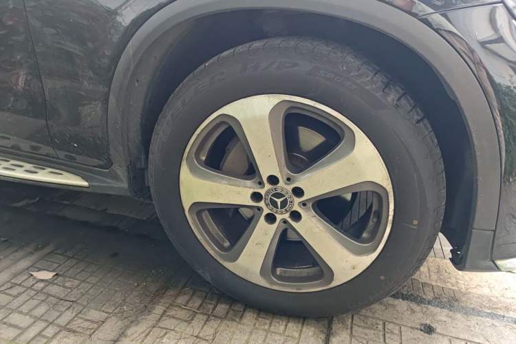 Used Mercedes-Benz GLC 2017 GLC 260 4MATIC Luxury Model Right Front Wheel Hub