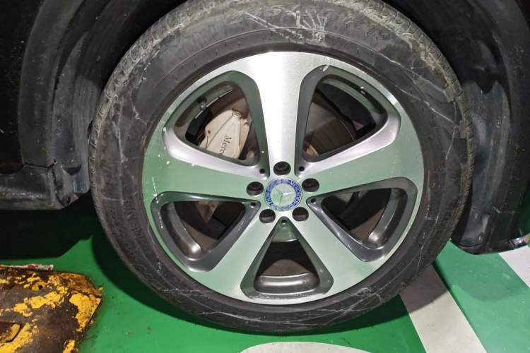 Used Mercedes-Benz GLC 2017 GLC 260 4MATIC Luxury Model Right Front Wheel Hub