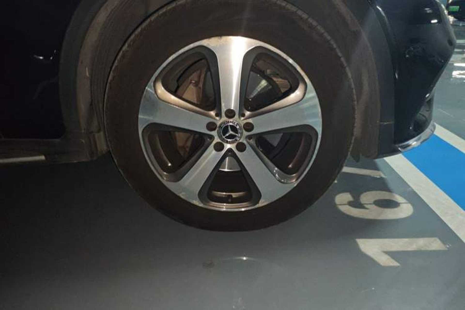 Used Mercedes-Benz GLC 2017 GLC 260 4MATIC Luxury Model Right Front Wheel Hub